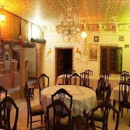 Hotel Suroth Mahal Luharu Ngoại thất bức ảnh