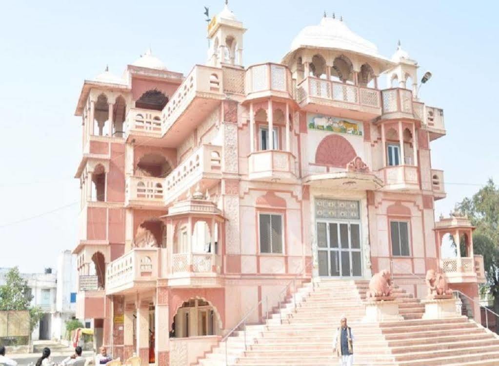 Hotel Suroth Mahal Luharu Ngoại thất bức ảnh